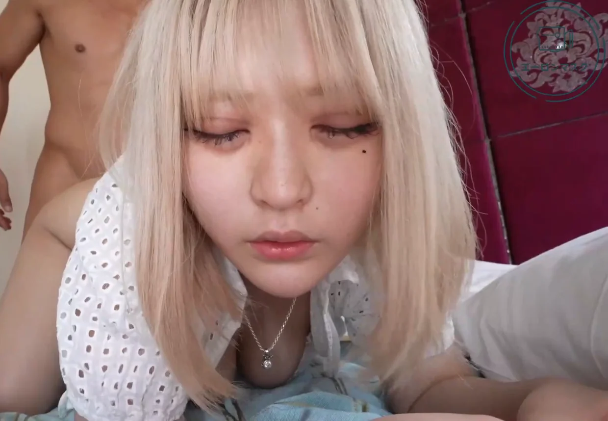 Phim sex Hàn Quốc 18+ Một cô gái tóc vàng quyến rũ với vòng ngực cỡ H